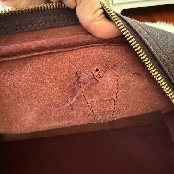 Authentic Louis Vuitton Vintage Taiga Kendall - Burgundy - Picture 7 of 16